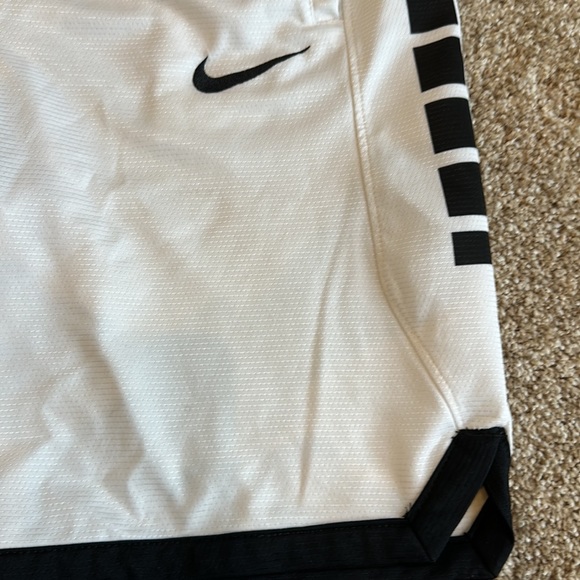 Nike Elite Dri-Fit Shorts - Picture 2 of 2